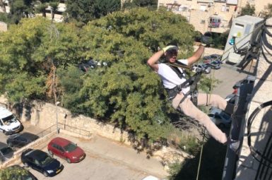 גובה חבלים איש מקצוע מטפל בצנרת