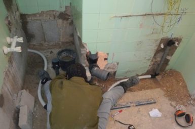 פירוק-חדר-אמבטיה-ושיקום-תשתיות-מים